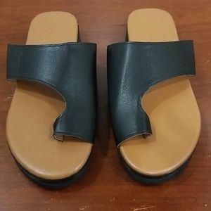 Black man made material women's sandals size 10